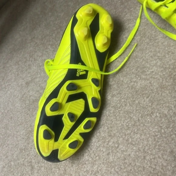 Adidas youth soccer cleats - Picture 2 of 2
